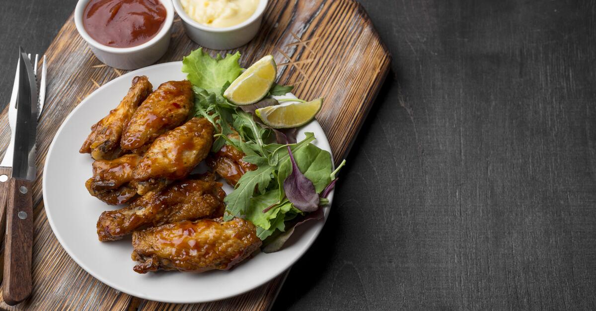 how many chicken wings in a lb